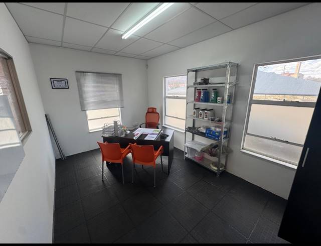 996M² OFFICE FOR SALE IN KOMANI PARK